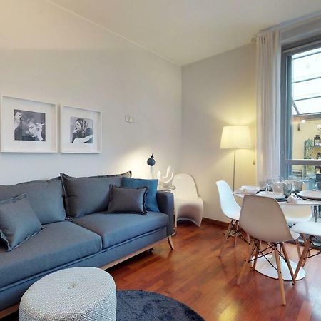 Design Apartment Near Duomo Square Милано Екстериор снимка