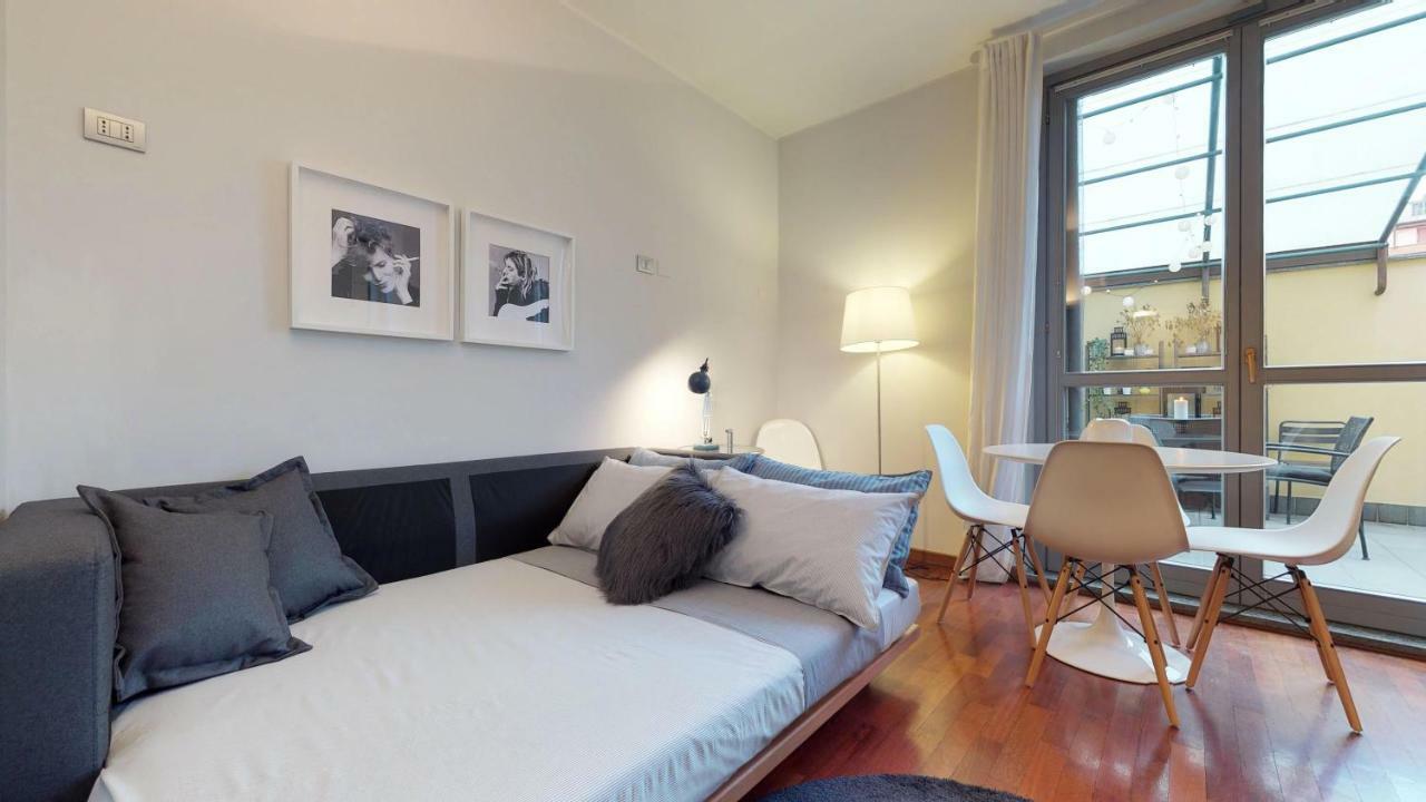 Design Apartment Near Duomo Square Милано Екстериор снимка