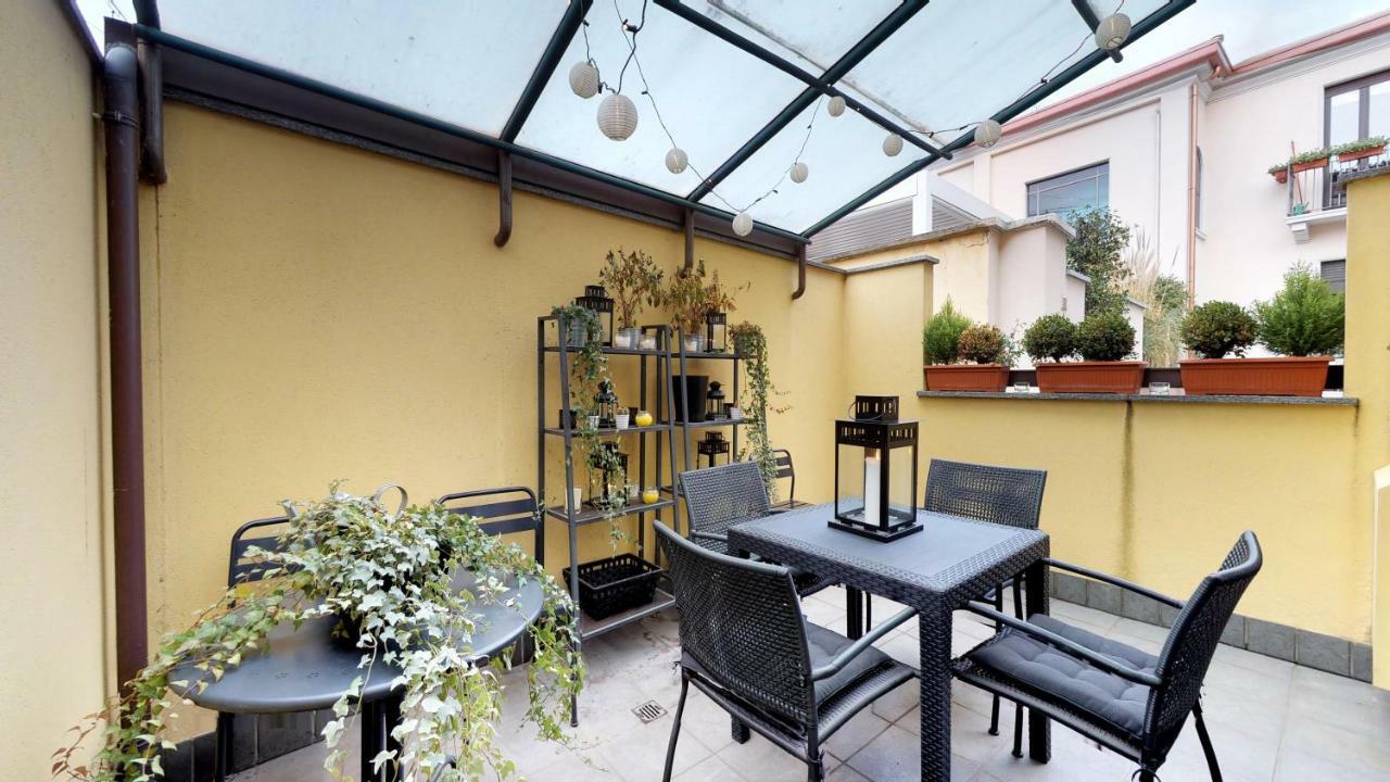 Design Apartment Near Duomo Square Милано Екстериор снимка