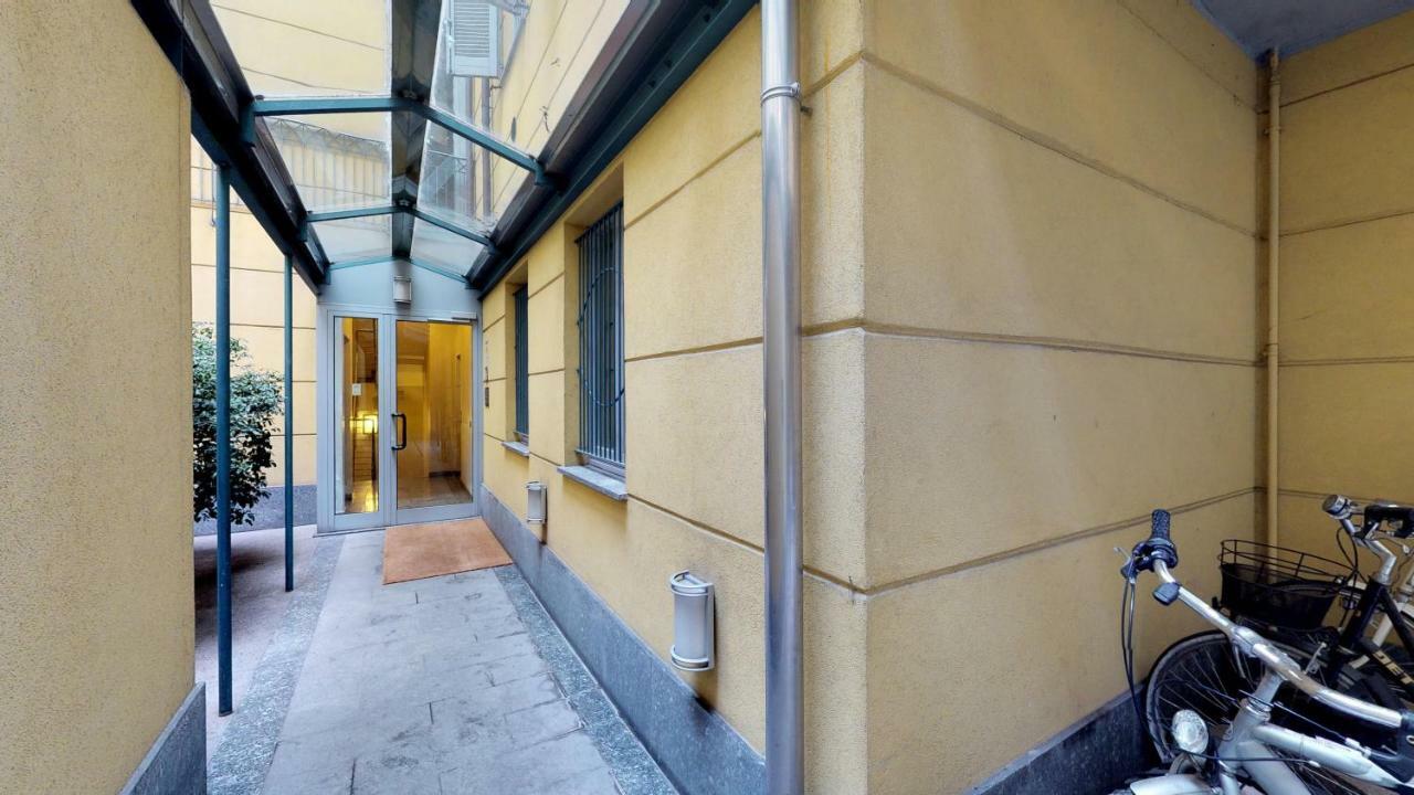 Design Apartment Near Duomo Square Милано Екстериор снимка