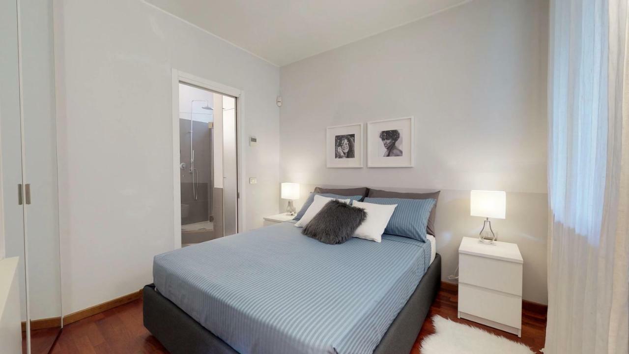 Design Apartment Near Duomo Square Милано Екстериор снимка