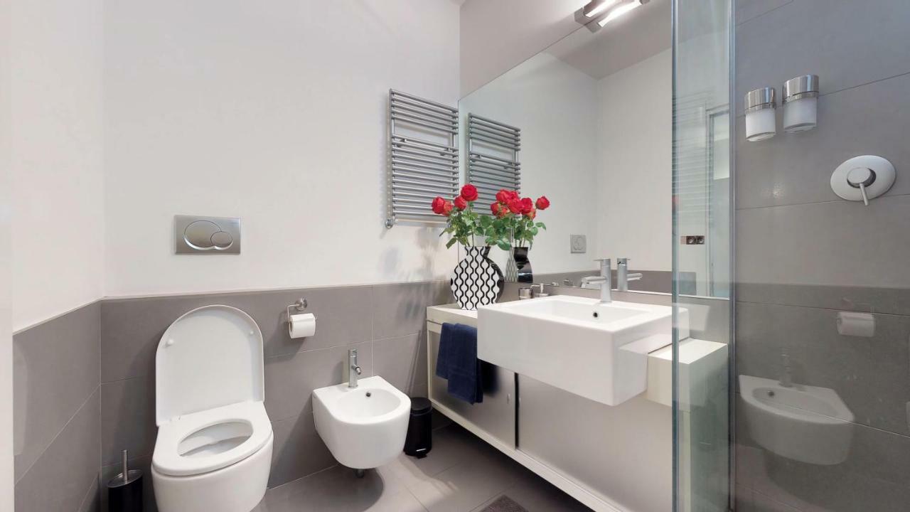 Design Apartment Near Duomo Square Милано Екстериор снимка